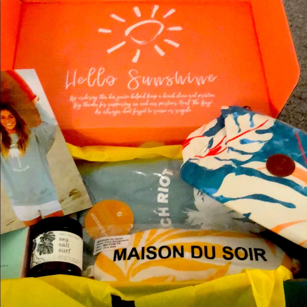Beachly subscription box- size medium